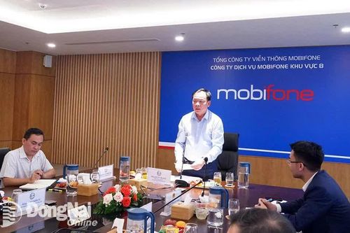 Chủ tịch UBND tỉnh Võ Tấn Đức làm việc với MobiFone khu vực 8