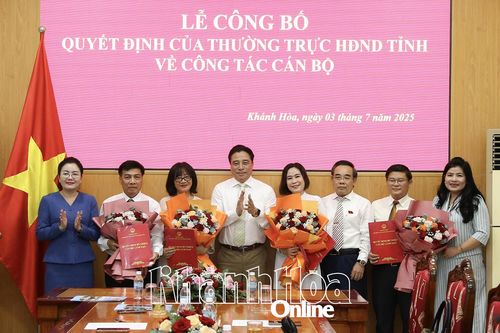 Công bố và trao các quyết định về công tác cán bộ lãnh đạo Văn phòng Đoàn Đại biểu Quốc hội và HĐND tỉnh Khánh Hòa