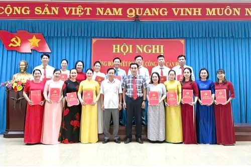 Xã Đức Linh công bố quyết định về công tác cán bộ