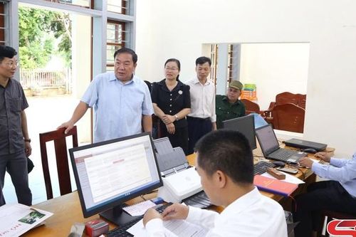 Đồng chí Phó Chủ tịch HĐND tỉnh kiểm tra việc thực hiện chính quyền địa phương 2 cấp tại xã Pắc Ngà