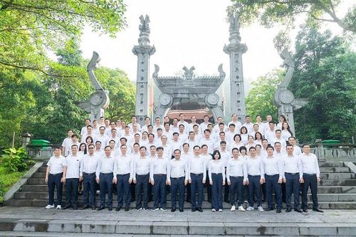 Vinachem tổ chức lễ dâng hương tại Đền Hùng chào mừng Đại hội Đảng bộ nhiệm kỳ 2025-2030