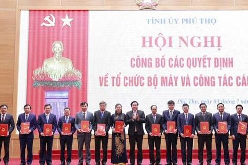 Phú Thọ trao quyết định bổ nhiệm 15 giám đốc, phó giám đốc sở