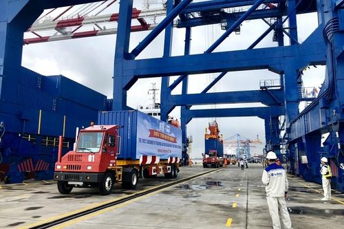 Hải quan thông quan cho hàng hóa tăng 2 con số, thu ngân sách đạt 222.749 tỷ đồng