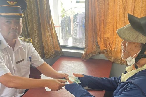 Hơn 100 hành khách được đường sắt trả lại tài sản