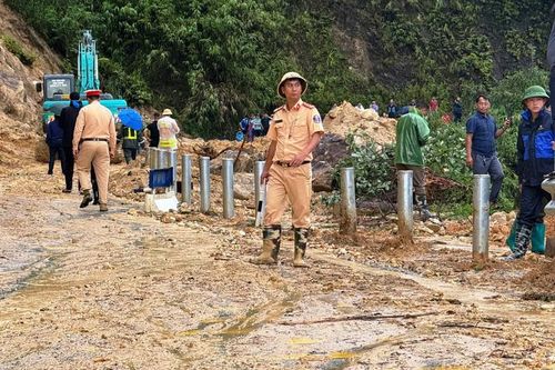 Sạt lở ta-luy dương tại Lai Châu làm một người đi đường thiệt mạng