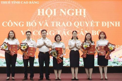 Thuế tỉnh Cao Bằng công bố các quyết định về công tác cán bộ