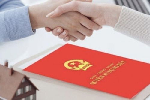 Lựa chọn phù hợp nhất khi muốn sang tên sổ đỏ cho con