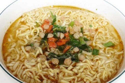 Không phải gia vị, đây mới là thứ gây hại đáng lo ngại trong gói mì tôm tiềm ẩn rủi ro đối với sức khỏe