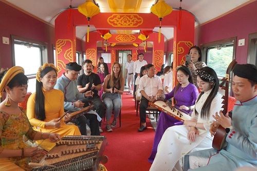 Ngành Đường sắt: Thay đổi để 'hút' khách