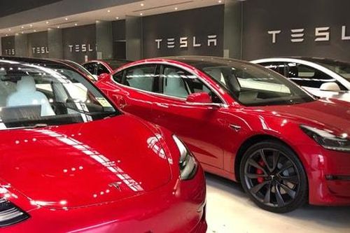 Doanh số xe điện Tesla tiếp tục lao dốc
