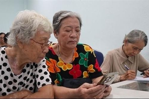'Giăng bẫy' người cao tuổi