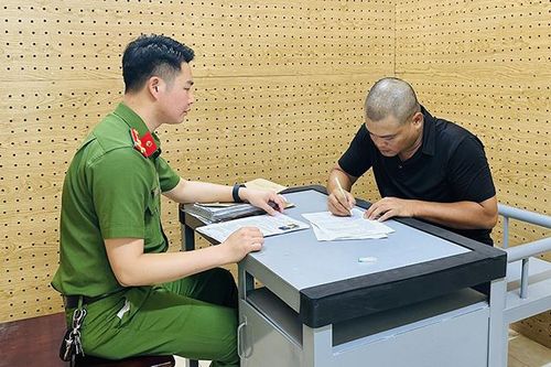 Vận động đầu thú và lật tẩy 2 đối tượng trốn truy nã về các tội danh nguy hiểm
