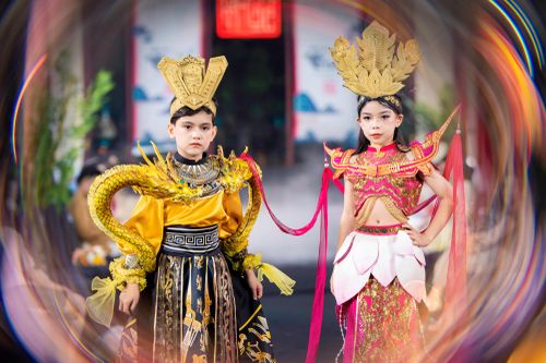 Nhà thiết kế Nhật Thực gây ấn tượng khi đưa kho tàng truyện cổ tích Việt vào thời trang
