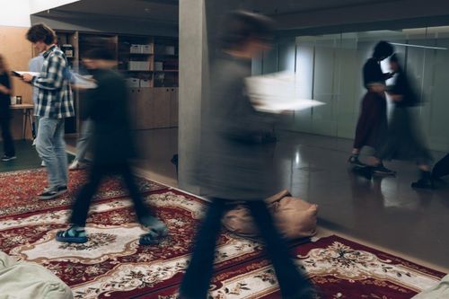 Giới trẻ 'phông bạt', đọc giả vờ