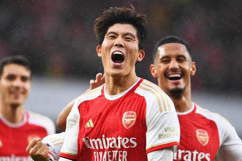 Tomiyasu chia tay Arsenal
