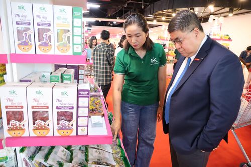 Hàng giả tràn lan, doanh nghiệp muốn vào siêu thị để minh bạch