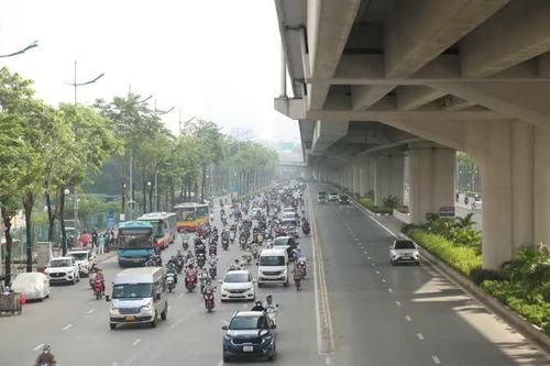 Phân làn đường Phạm Văn Đồng, giao thông ổn định, an toàn