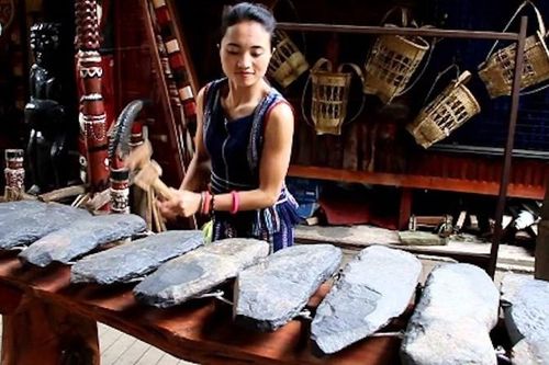 Tiếng đàn đá người M'nông giữ chân du khách