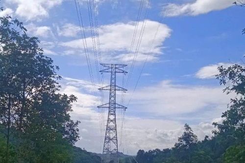 Đường dây 500kV Lào Cai-Vĩnh Yên: Hoàn thành kéo dây những khoảng néo đầu tiên