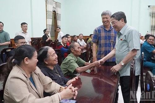 Phó Chủ tịch Quốc hội Nguyễn Đức Hải tiếp xúc cử tri miền núi Nam Trà My