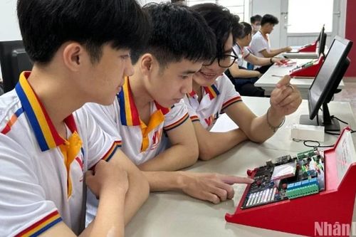 Tăng cường chính sách ưu đãi trong đào tạo nhân lực nhóm ngành khoa học cơ bản, công nghệ cao