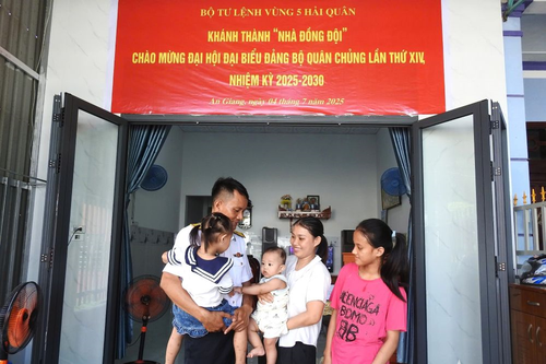 Bộ tư lệnh Vùng 5 Hải quân bàn giao 4 nhà đồng đội