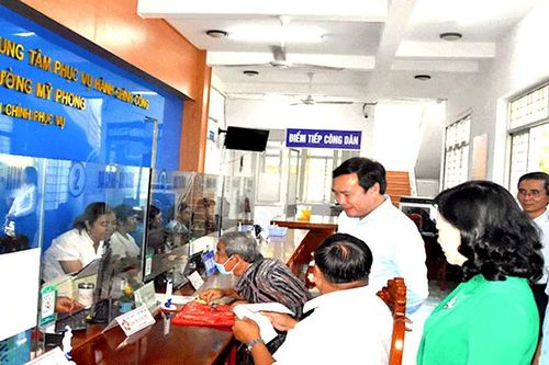 Việc giải quyết quyền lợi về hồ sơ, thủ tục cho nhân dân không được chậm trễ