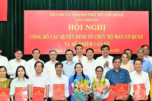 Cán bộ phải đổi mới, sáng tạo nhiều hơn trong tư duy và hành động