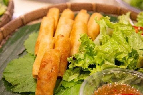 Food tour Đà Nẵng 'lên hương' với món ngon xứ Quảng