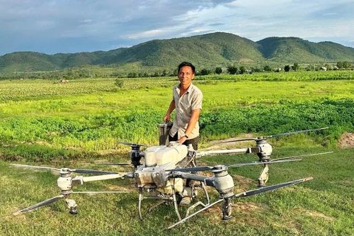 Gia Lai khen thưởng người dùng drone cứu hai cháu nhỏ giữa dòng lũ