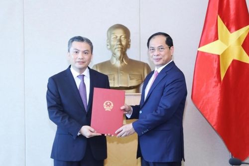 Trao quyết định bổ nhiệm Cục trưởng Cục Cơ yếu - Công nghệ thông tin