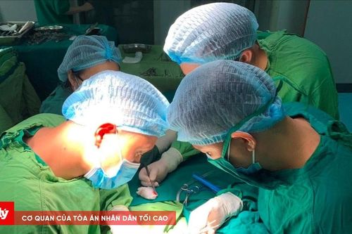 Cứu sống bé trai sinh non bị thủng dạ dày nguy kịch