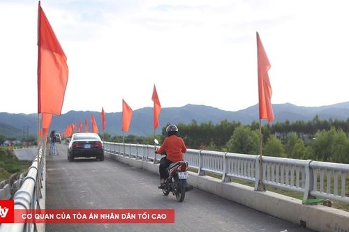 Cầu Hóc Công hoàn thành, gần 200 hộ dân thoát cảnh 'nín thở' qua sông Hà Thanh