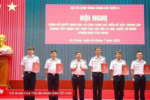 Hội nghị công bố quyết định và giao nhiệm vụ cho khung tàu CSB- 4040