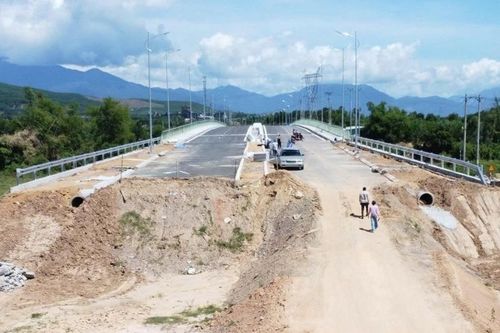 Cầu hàng trăm tỷ ở Đà Nẵng thông xe kỹ thuật rồi rào chắn lại vì lý do bất ngờ
