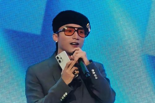 'Điện thoại Sơn Tùng M-TP' quay trở lại và căng thẳng cuộc chiến smartphone AI
