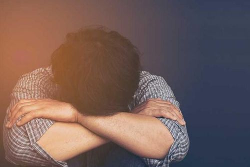 Nam thanh niên phải khám tâm thần vì chứng sợ các buổi họp