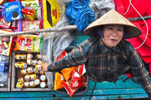 Cảnh thuyền hàng rong trên vịnh Hạ Long lọt top ảnh đẹp thế giới