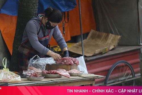 Nguy cơ mất an toàn thực phẩm từ các quầy bán thịt trên vỉa hè