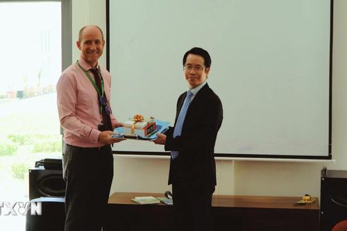 Quảng bá văn hóa và nghệ thuật thêu tay truyền thống của Việt Nam tại Brunei