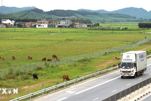Báo động tình trạng dỡ rào ngăn cách trên hành lang cao tốc Diễn Châu-Bãi Vọt