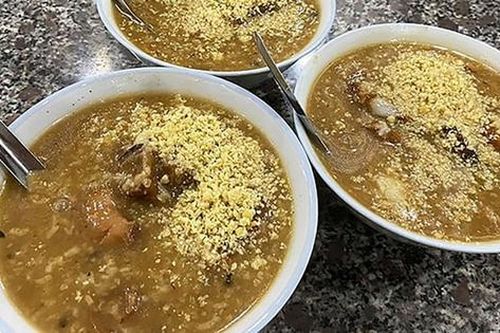 Ăn bát cháo nấu với loại củ 'quen thuộc', người phụ nữ 50 tuổi bỗng lả người phải cấp cứu vội
