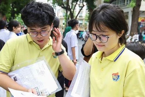 Chuyên Hóa dẫn đầu điểm chuẩn vào lớp 10 THPT chuyên ở Hà Nội