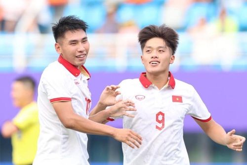 Tiền đạo HAGL tiếp tục ghi bàn, HLV Kim Sang Sik thắng trận thứ hai