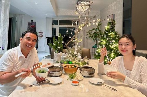 'Soi' căn biệt thự 500m2 sang trọng của MC Quyền Linh