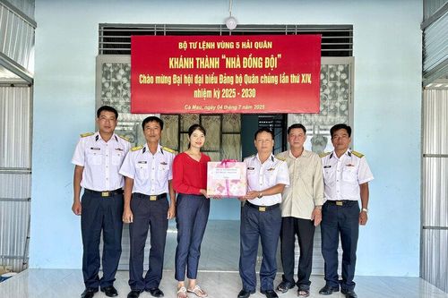 Bộ Tư lệnh Vùng 5 Hải quân bàn giao 4 căn 'Nhà đồng đội''