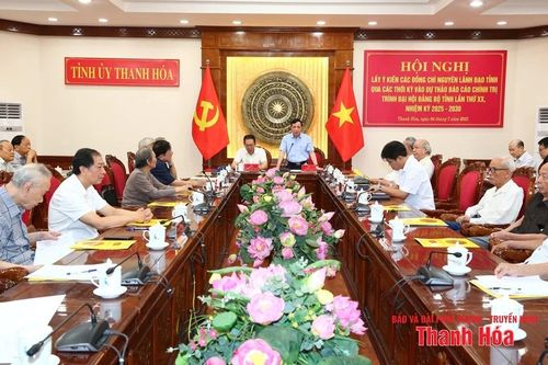 Các đồng chí nguyên lãnh đạo tỉnh góp ý vào dự thảo Báo cáo chính trị trình Đại hội Đảng bộ tỉnh lần thứ XX, nhiệm kỳ 2025-2030