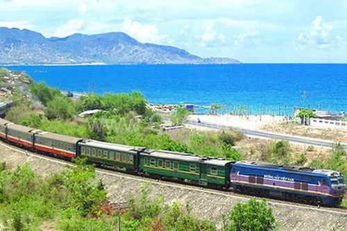 Tăng cường thêm toa cho 22 đoàn tàu qua ga Vinh sau khi sân bay Vinh đóng cửa