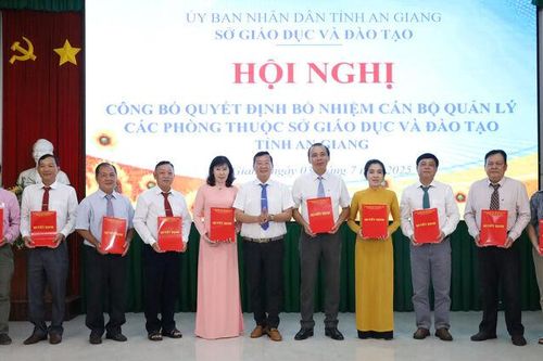 Sở Giáo dục và Đào tạo tỉnh An Giang công bố quyết định bổ nhiệm cán bộ quản lý