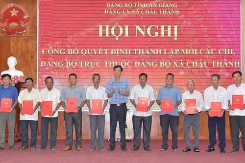 Công bố quyết định thành lập 49 chi bộ, đảng bộ trực thuộc Đảng bộ xã Châu Thành